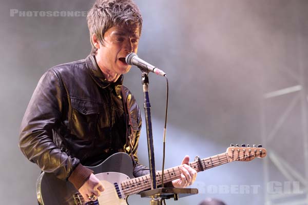 NOEL GALLAGHER'S HIGH FLYING BIRDS - 2015-06-23 - PARIS - Place de la Republique - 